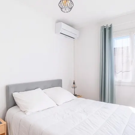Apartment Charming Flat In With Balcony *