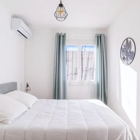 Charming Flat In With Balcony Hyères