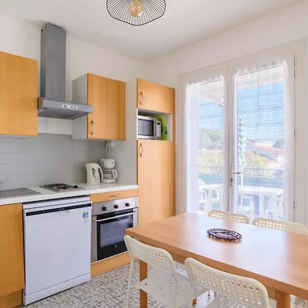 Apartment Charming Flat In With Balcony