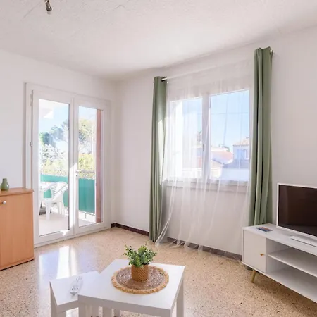 Apartment Charming Flat In With Balcony Hyères