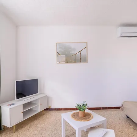 Charming Flat In With Balcony * 히에레