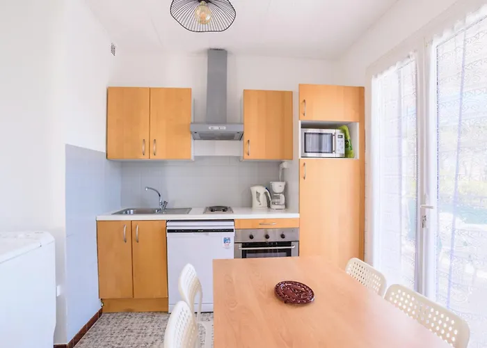 Charming Flat In With Balcony