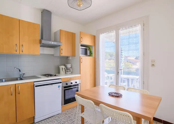 Lejlighed Charming Flat In With Balcony